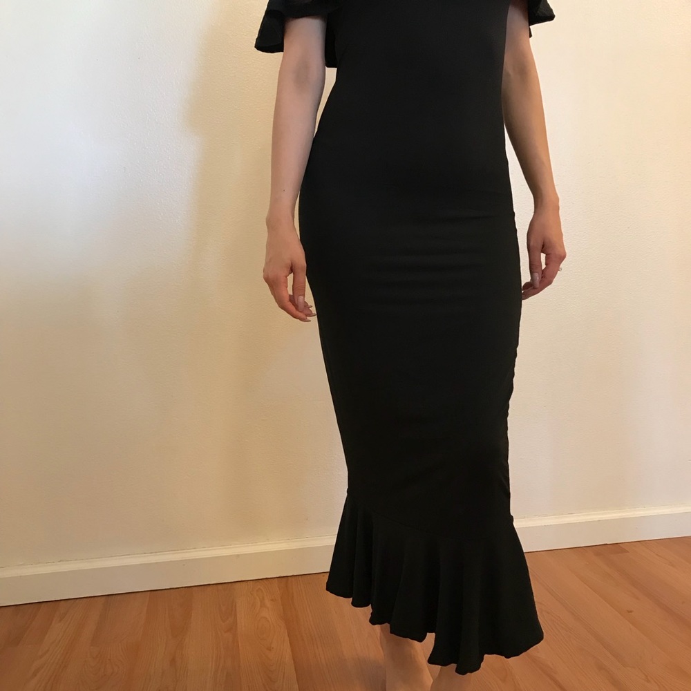 •RESTOCKED• Penelope Off The Shoulder Ruffle Dress - Picture 3 of 7